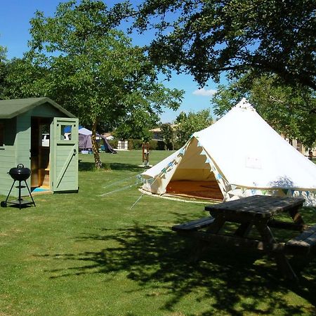 Camping La Foret De Tesse Kültér fotó