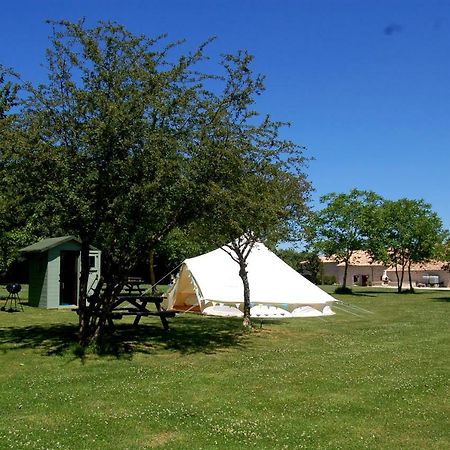 Camping La Foret De Tesse Kültér fotó