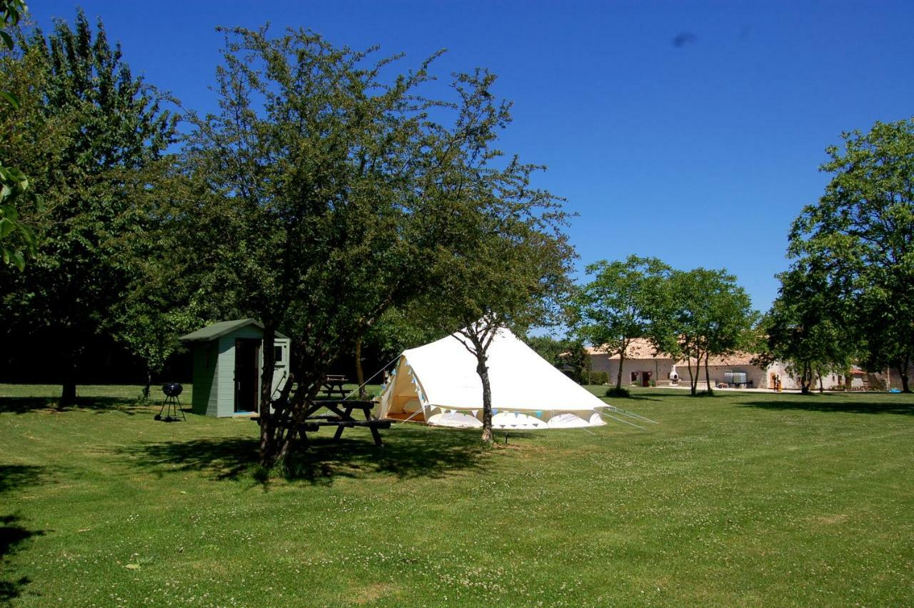 Camping La Foret De Tesse Kültér fotó