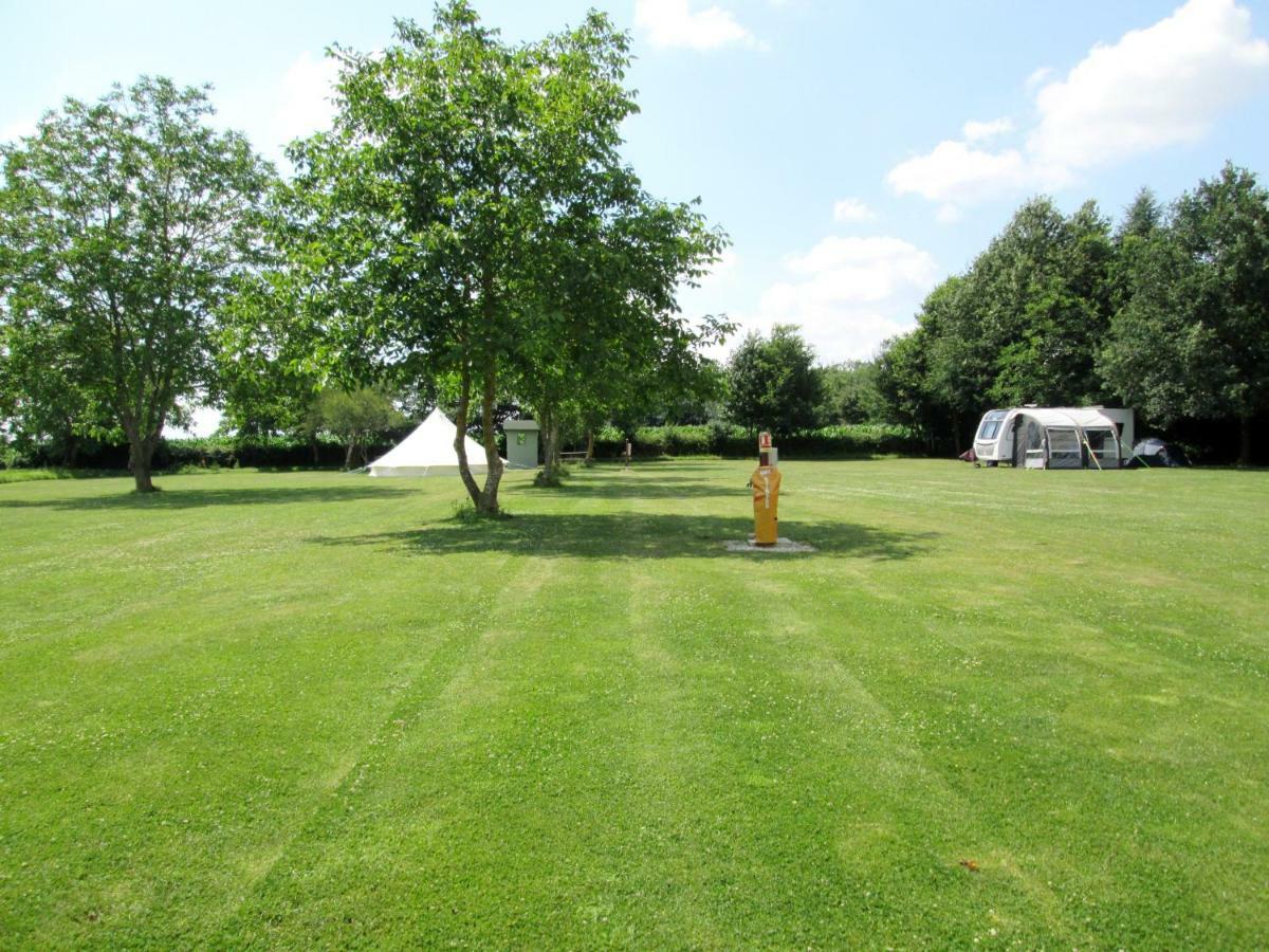 Camping La Foret De Tesse Kültér fotó