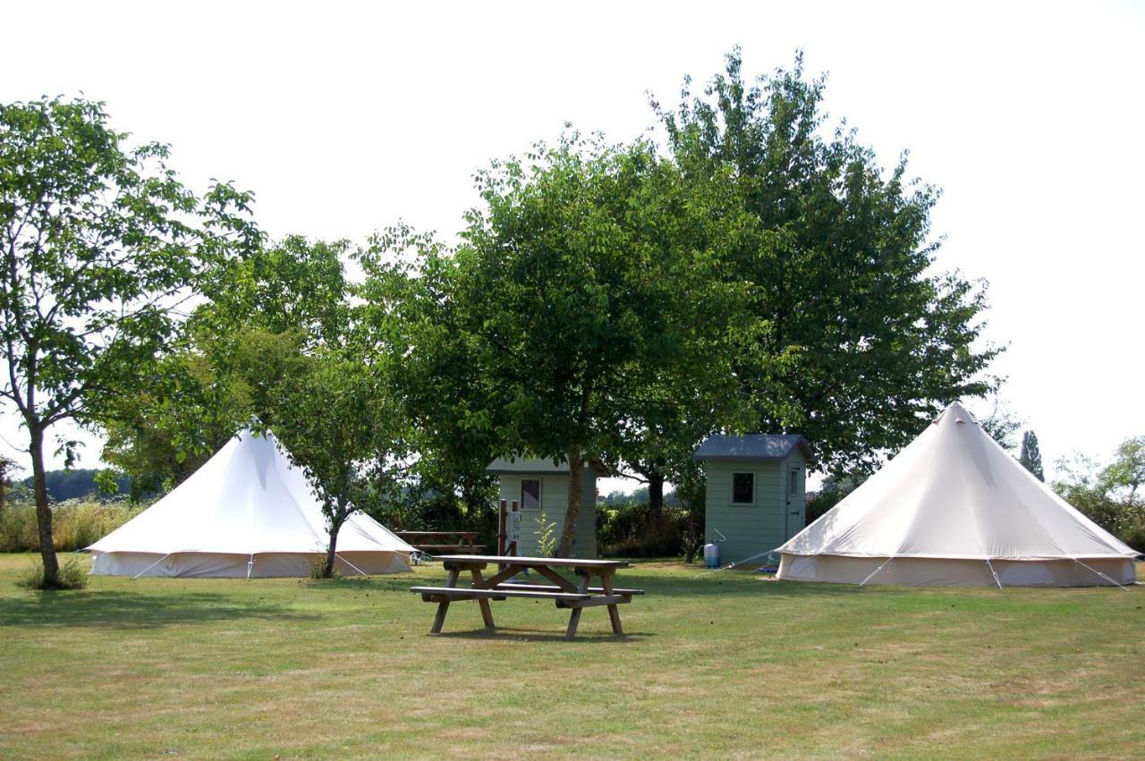 Camping La Foret De Tesse Kültér fotó